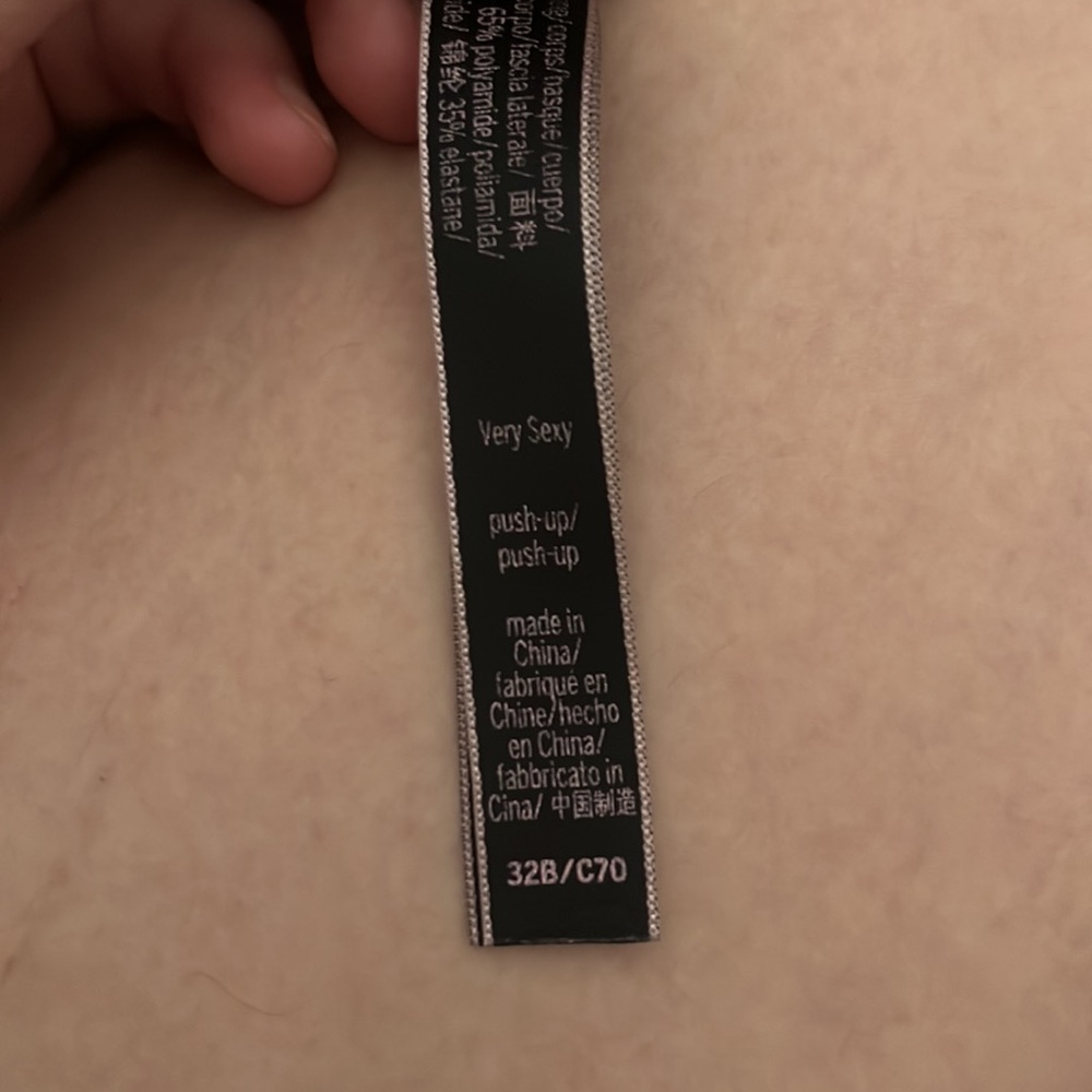 Four Victoria’s Secret Very Sexy Push up bras 32B black tan white - Picture 3 of 4